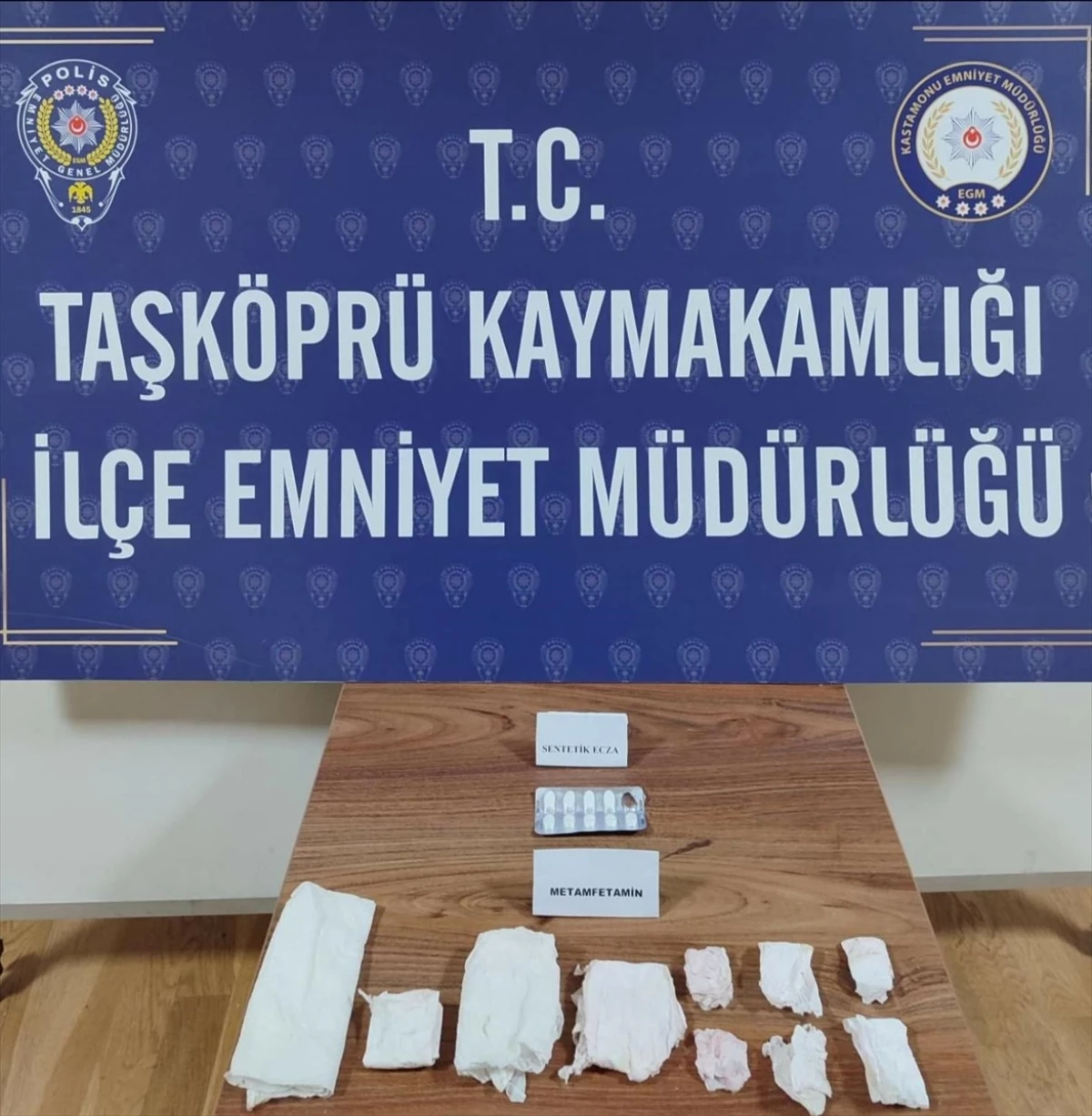 Kastamonu\'da kağıt mendile emdirilmiş uyuşturucu ele geçirilen zanlı yakalandı