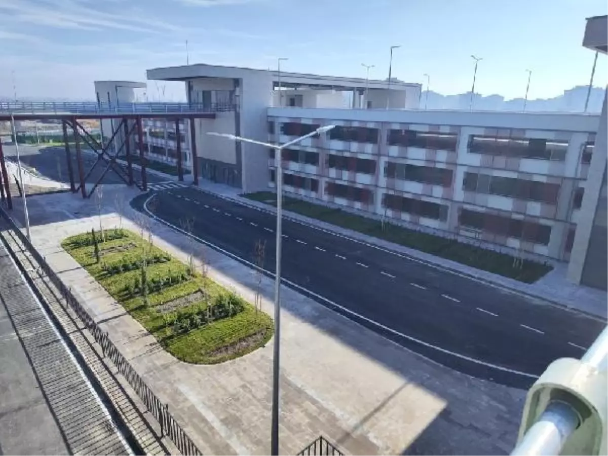 Kayseri Havalimanı'nın yeni terminal binası ve apron yapımı son aşamaya geldi