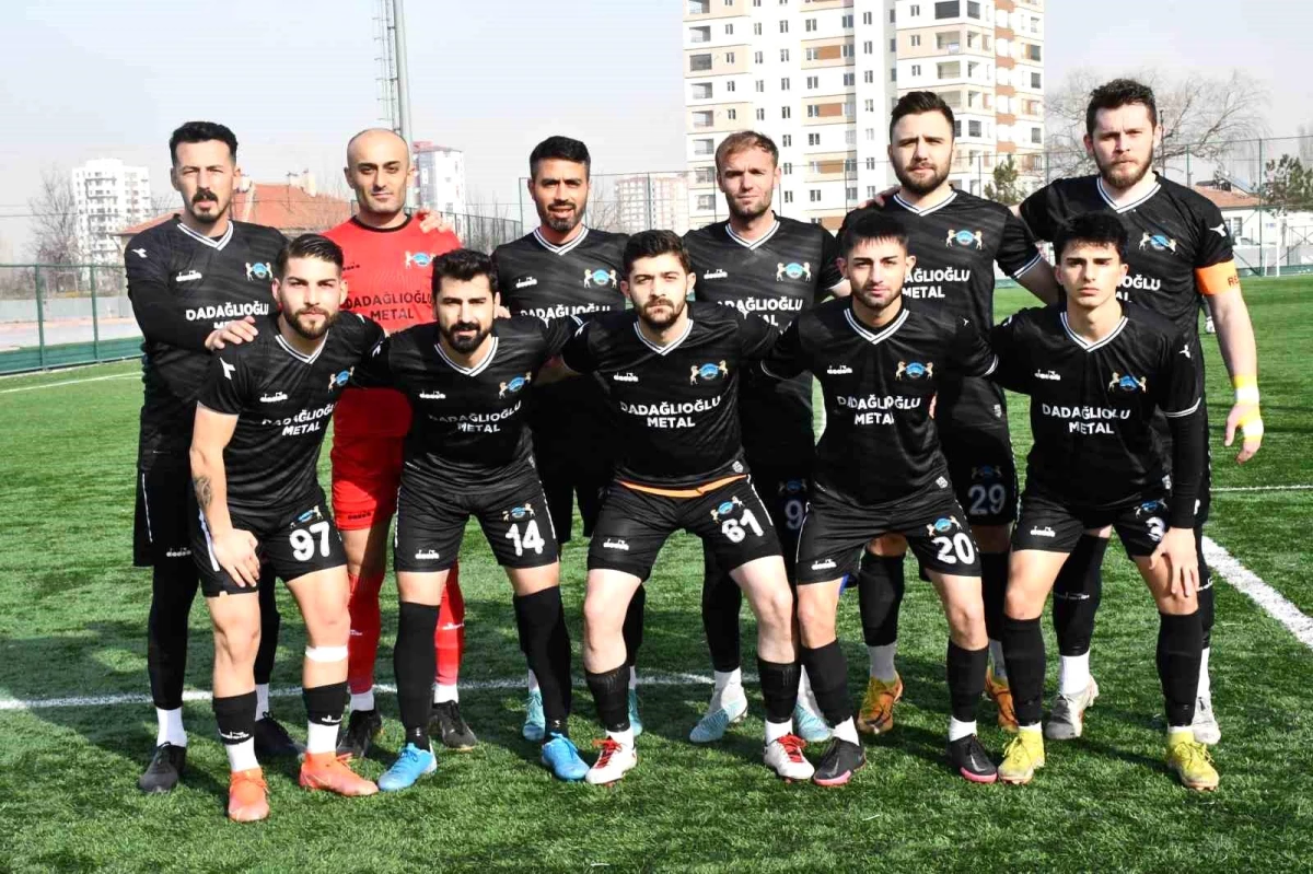 Erciyes Esen Makina FK, Başakpınarspor\'u 2-0 yenerek Play-Off iddiasını sürdürdü