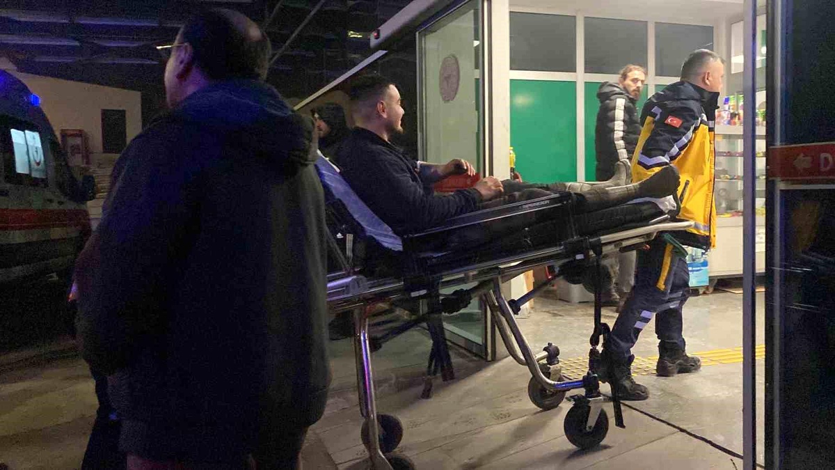 Zonguldak\'ta Göçük Altında Mahsur Kalan İşçiler Kurtarıldı