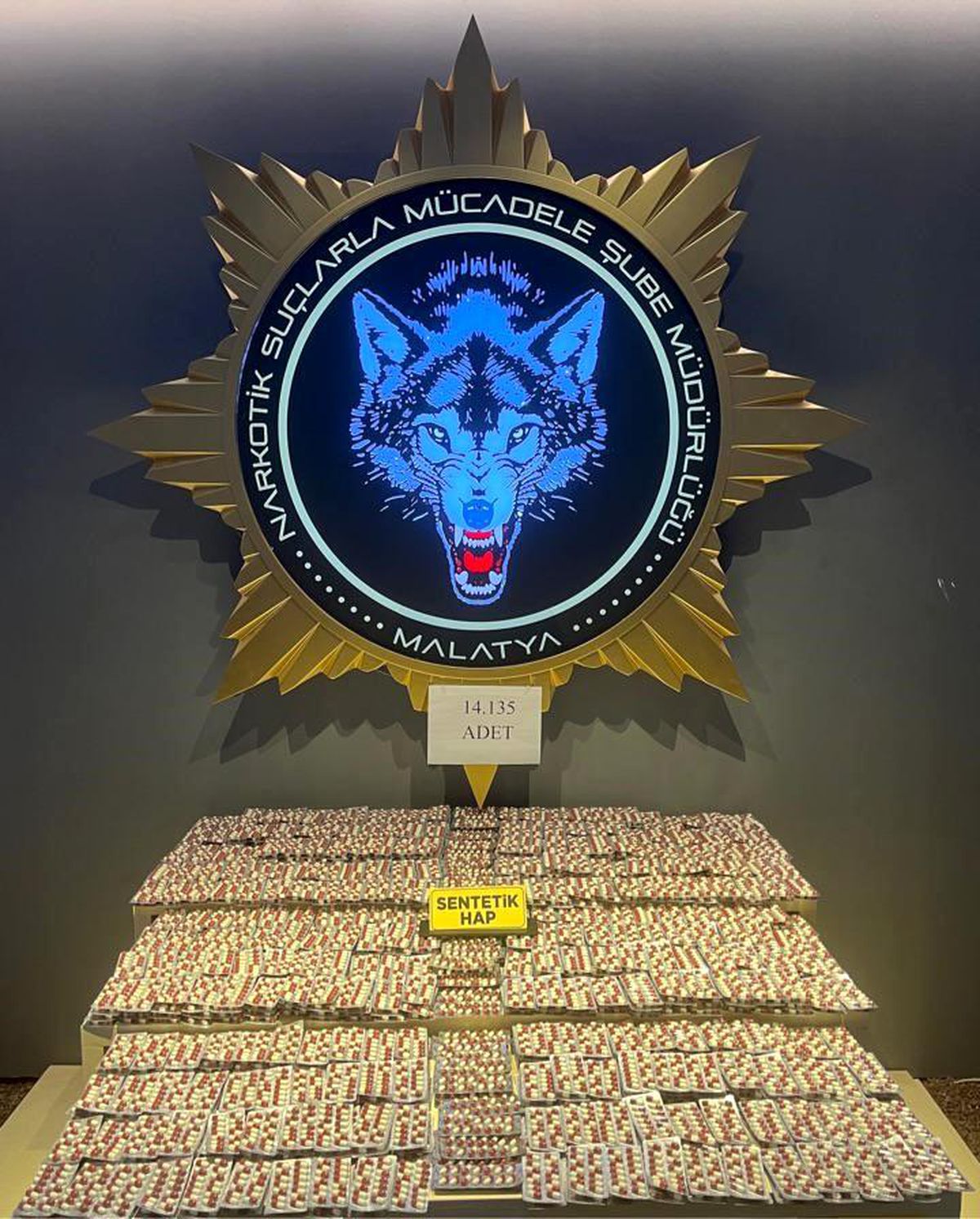 Malatya\'da Zehir Tacirlerine Operasyon: 3 Kilo Skunk ve 30 Bin Sentetik Ecza Hap Ele Geçirildi