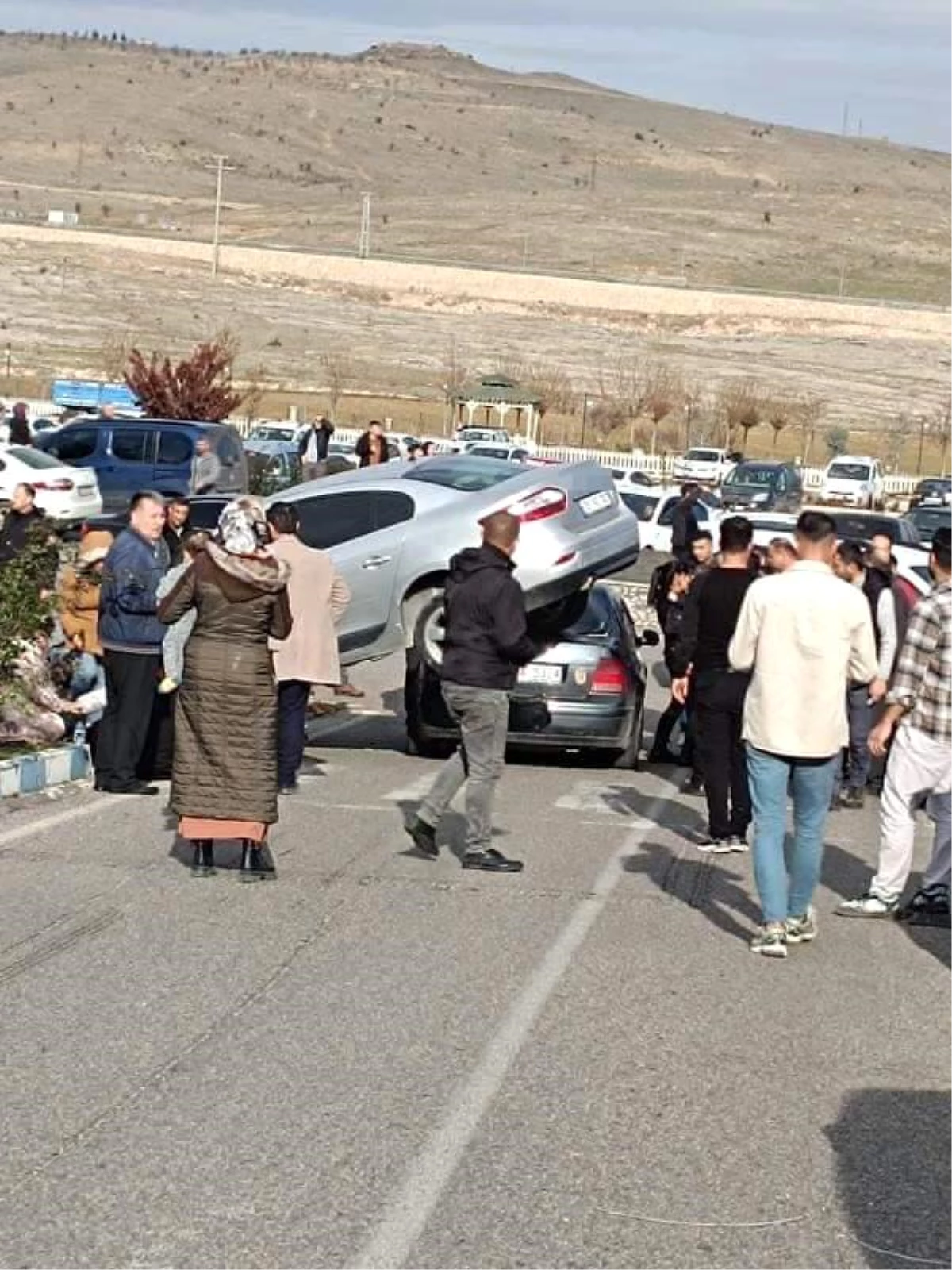 Mardin\'de Trafik Kazası: Sürücüler Yaralandı