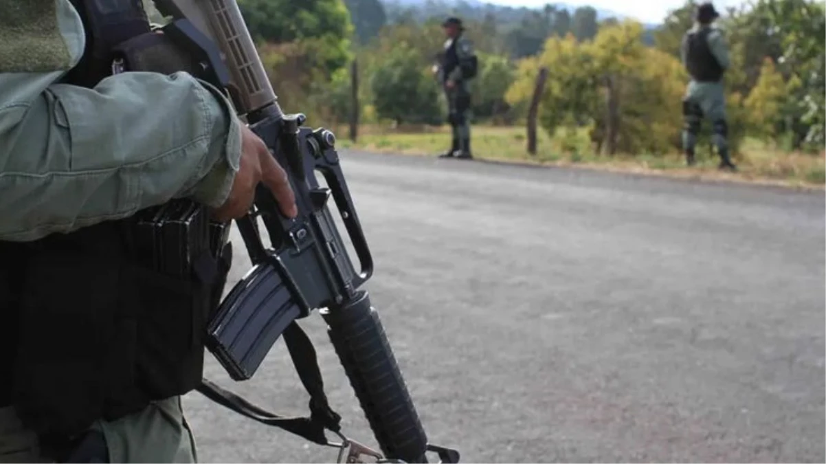 Meksika\'da kartel üyeleri ve polis arasında çıkan çatışmada 12 kişi öldü
