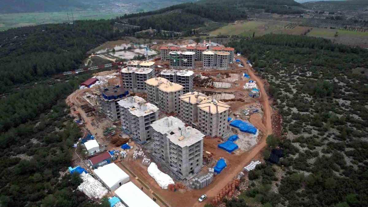 TOKİ Menteşe 3. Etap Konutlarının İnşaatı Devam Ediyor