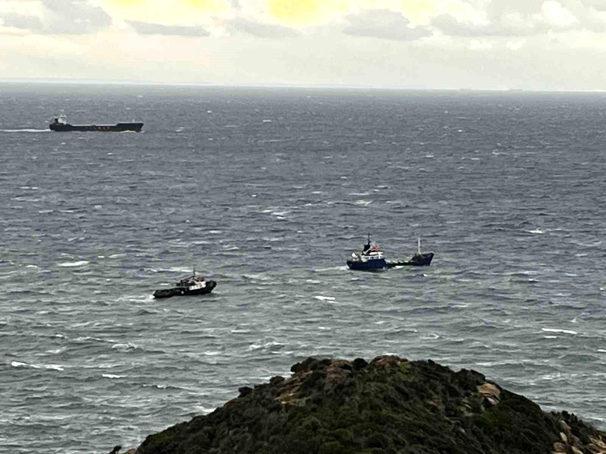 Erdek\'te motor arızası yaşayan hayalet gemi mürettebatı helikopterle tahliye edildi