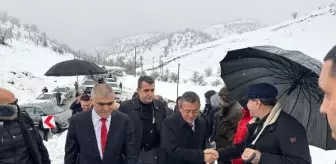 CHP Genel Başkanı Özgür Özel, Kamer Genç'i mezarı başında anıldığı törende konuştu