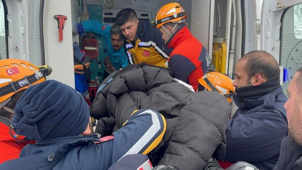 Sivas'ta kar yağışı nedeniyle meydana gelen kazada 1'i ağır 26 kişi yaralandı