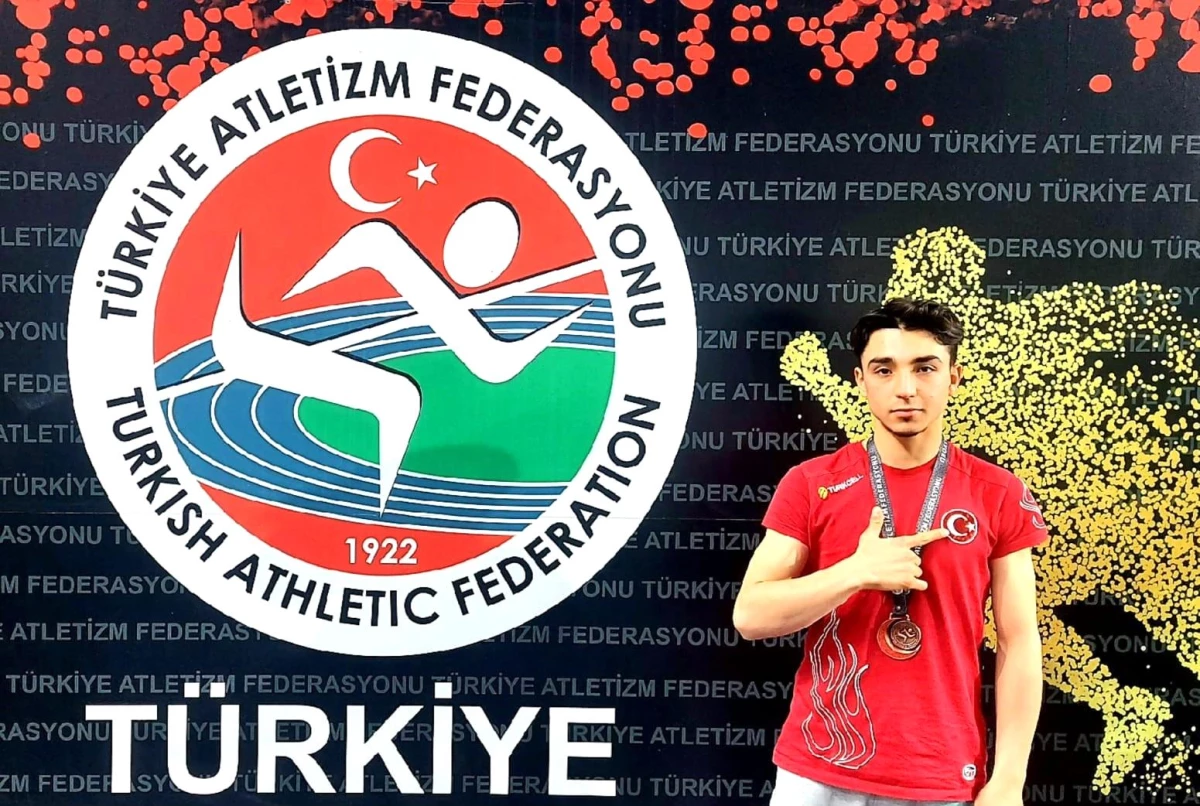 İstanbul\'da düzenlenen Salon Atletizm Türkiye Şampiyonası\'nda Sivaslı sporcular başarılı oldu