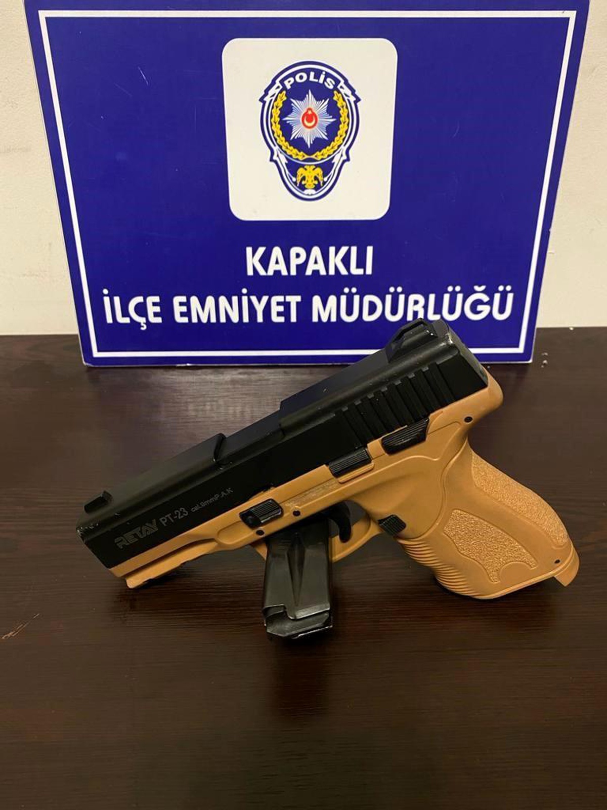 Tekirdağ Kapaklı\'da Çevreye Hakaret Eden ve Silahla Tehdit Eden Şahıs Yakalandı