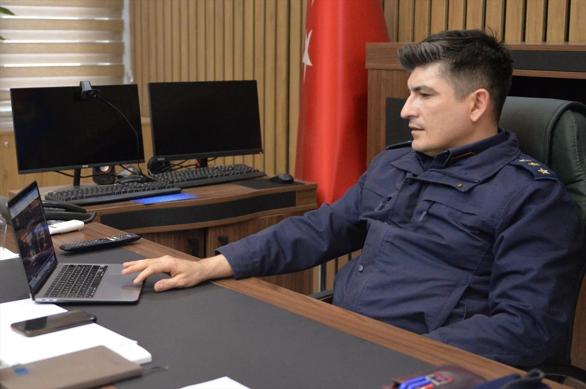 Türkoğlu Belediye Başkanı ve askeri yetkililer, 2023\'e damga vuran fotoğrafları oyladı