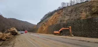 Zonguldak'ta heyelan sonucu yol kapanma tehlikesi