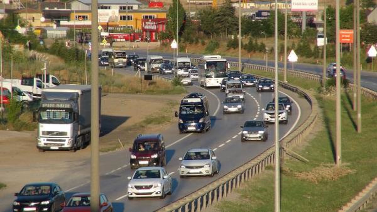 TÜİK: Türkiye\'de 2023 yılında trafikteki toplam taşıt sayısı 2 milyon 258 bin 559 adet arttı