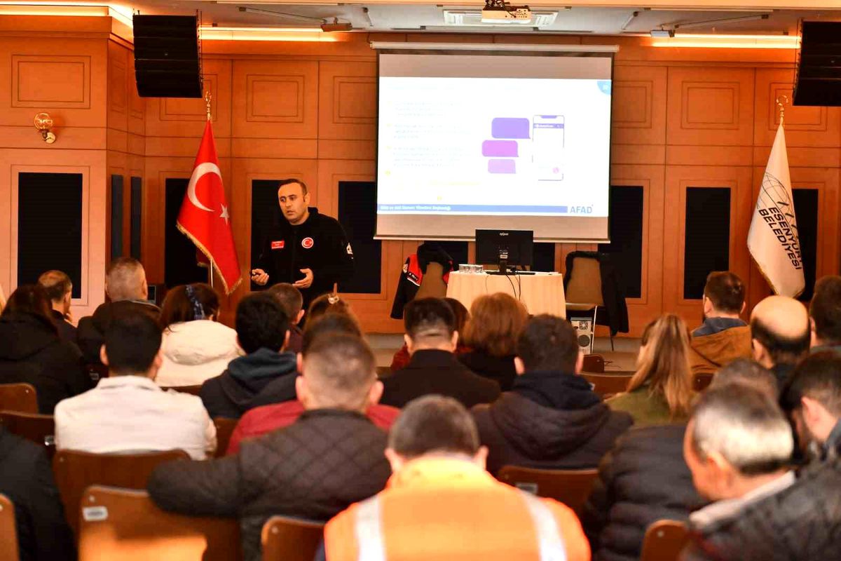 Esenyurt Belediyesi, Afet Bilinci Eğitimi ile Vatandaşları Bilgilendiriyor