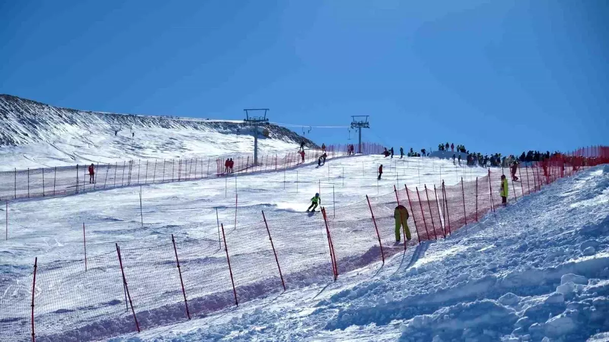 Ağrılı Kayakçılar Alp Disiplini ve Kayaklı Koşu Yarışmalarında Başarılı