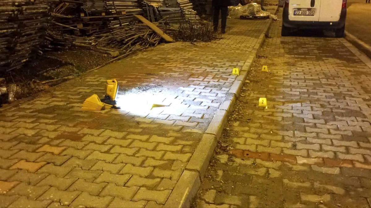 Malatya\'da alacak verecek meselesi nedeniyle çıkan kavgada 2 kişi yaralandı