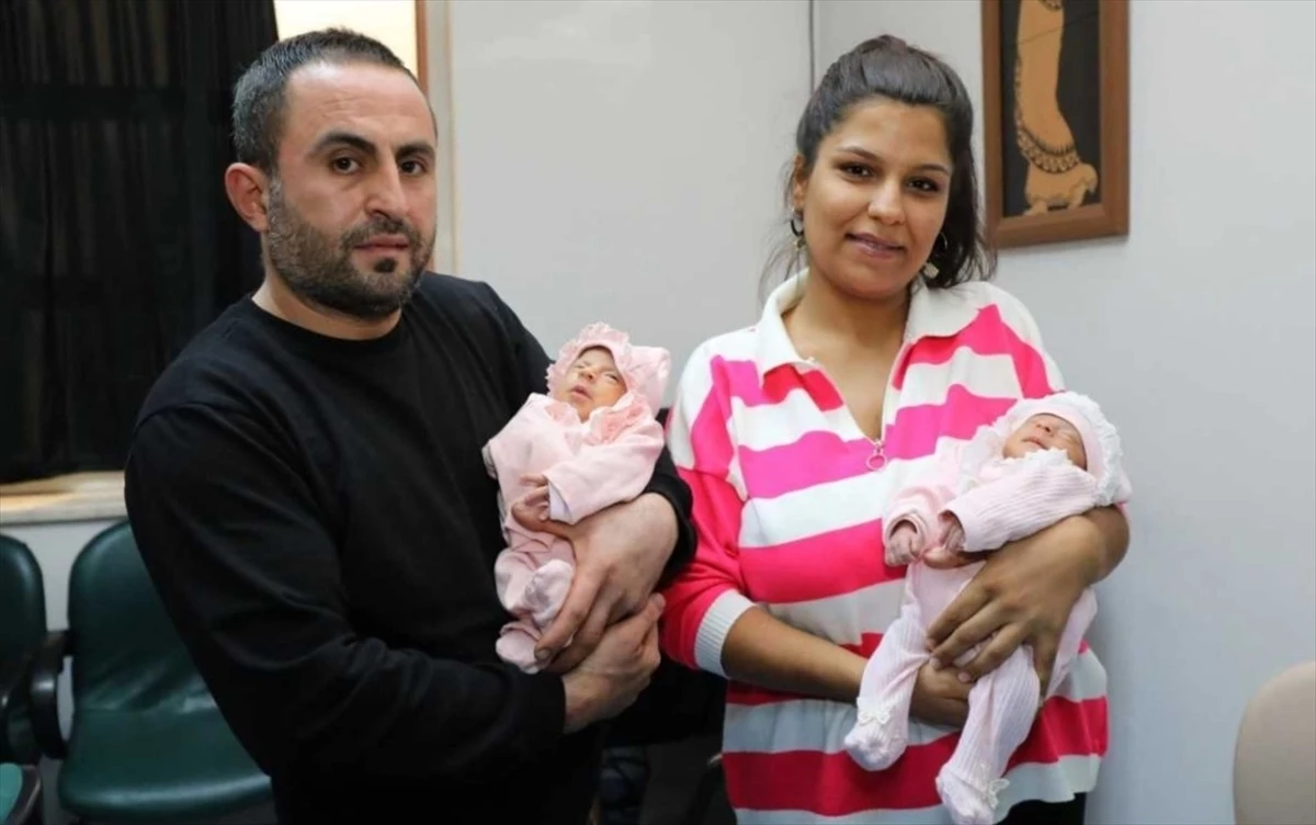 Antalya\'da anne karnında aynı damarları paylaşan ikiz bebekler hayata tutundu