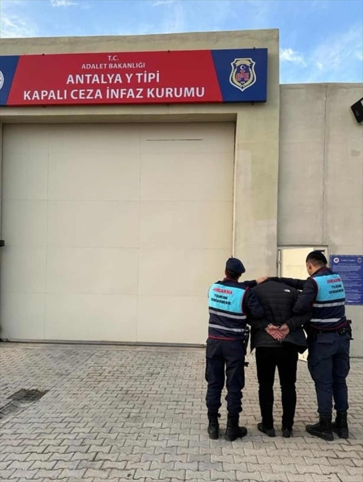 Antalya\'da \'Çukur Çetesi\' Operasyonunda Firari Yakalandı
