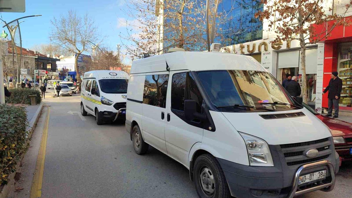 Kırşehir\'de banka şubesinde sıra tartışması sonucu şüpheli paket ihbarı