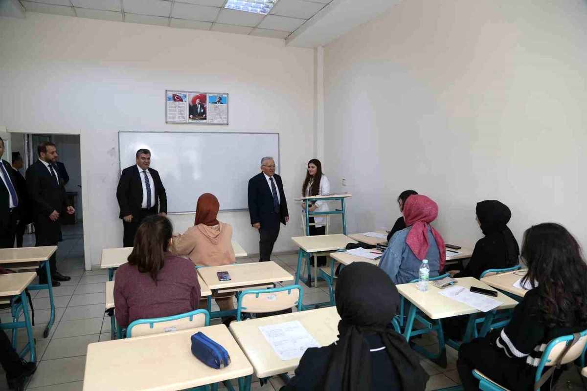 Başkan Büyükkılıç, KAYMEK İhtisas Merkezi\'ni Ziyaret Etti