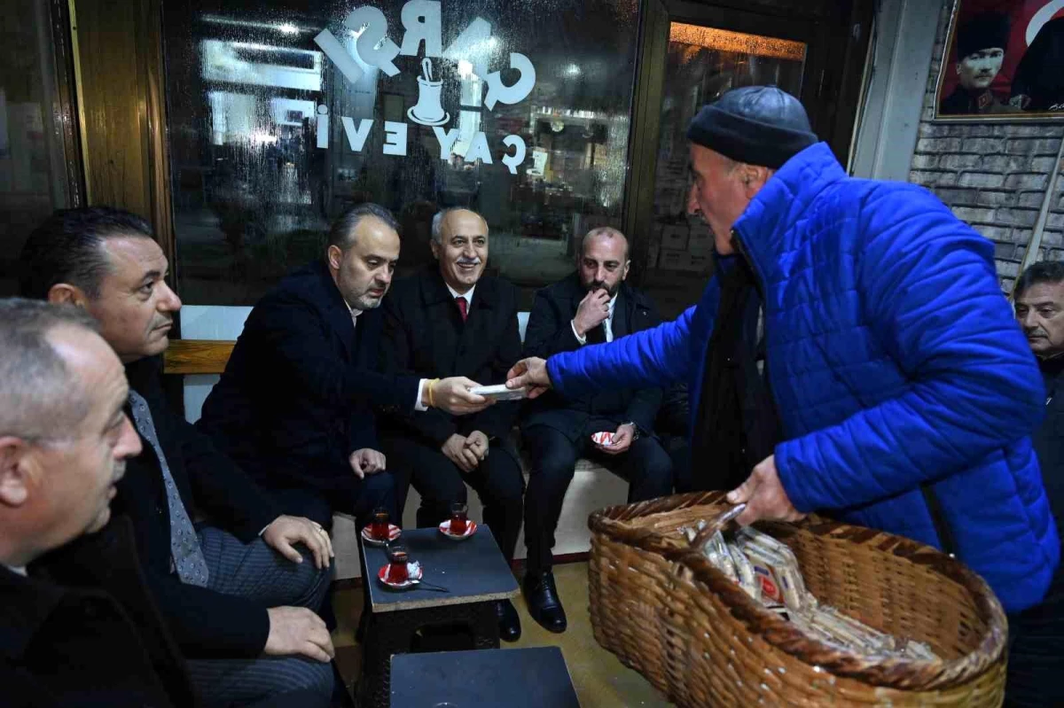 Bursa Büyükşehir Belediye Başkanı Alinur Aktaş, Yenişehir\'de Pazarcı Esnafıyla Buluştu