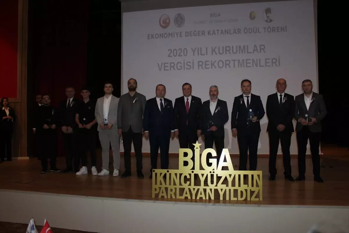 Çanakkale\'nin Biga ilçesinde Ekonomiye Değer Katanlar Ödül Töreni Düzenlendi