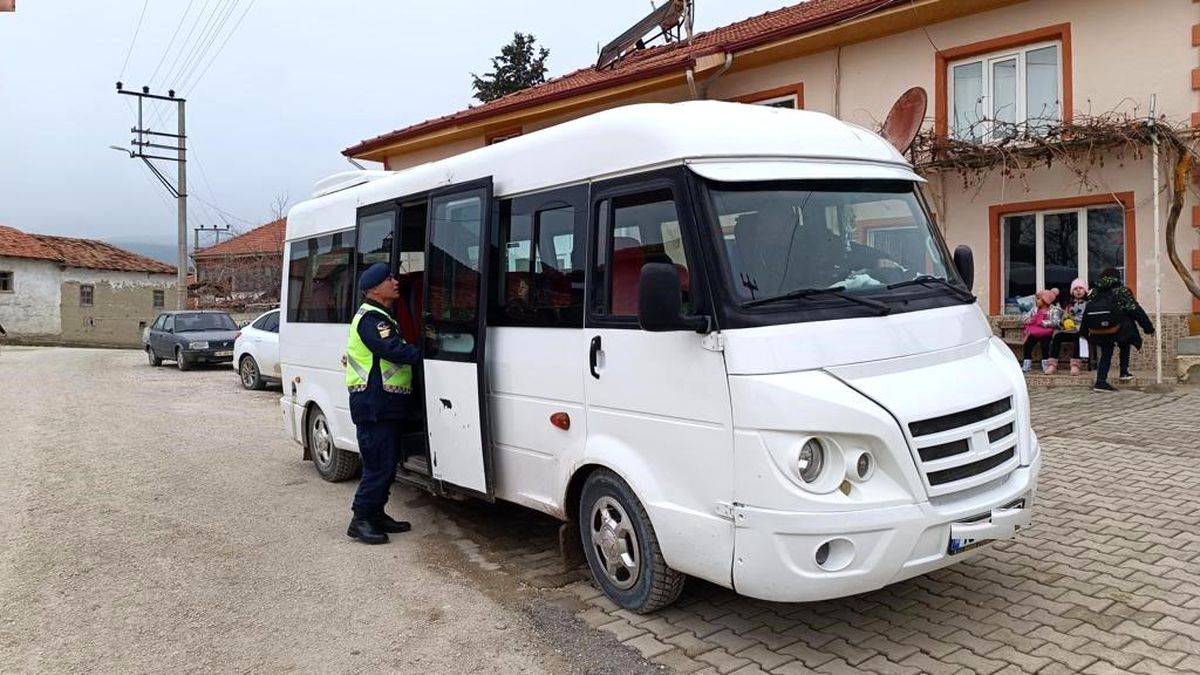 Burdur\'da Trafik Denetimlerinde 371 Araç Sürücüsüne Cezai İşlem Uygulandı