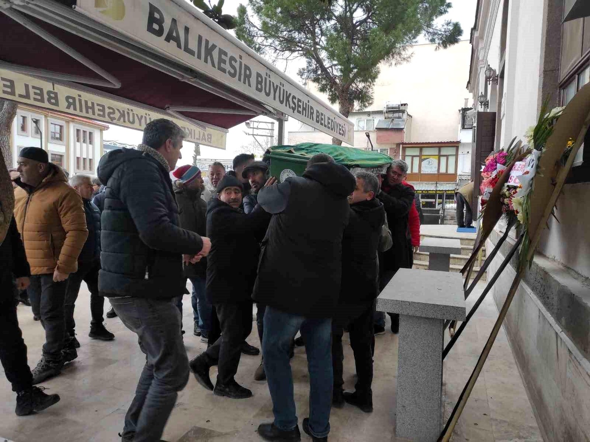 Burhaniye\'de İnşaat Çukuruna Düşen İş İnsanı Hayatını Kaybetti