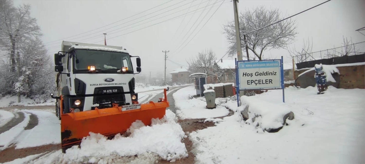Bursa Büyükşehir Belediyesi Ekipleri Kar Nedeniyle Kapanan 63 Mahallenin Yollarını Açtı