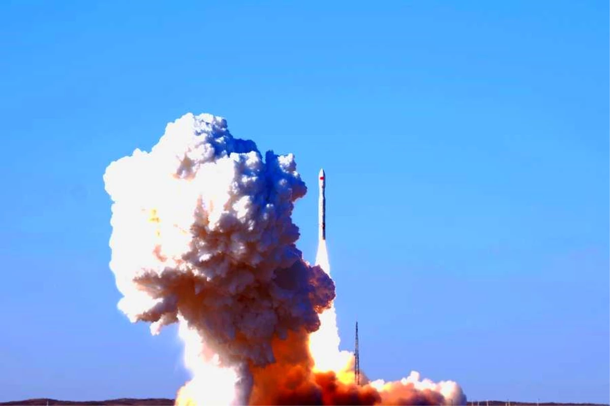 Çin, Lijian-1 Y3 roketiyle beş uyduyu uzaya fırlattı
