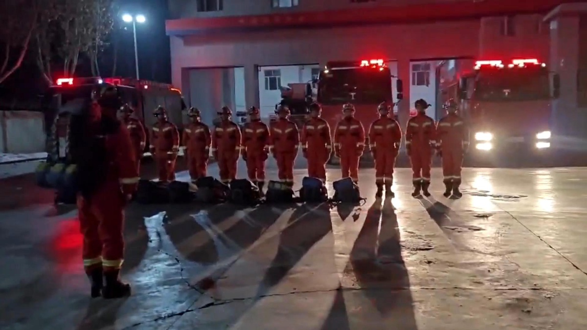 Çin\'in Xinjiang Uygur Özerk Bölgesi\'nde 7,1 büyüklüğünde deprem meydana geldi