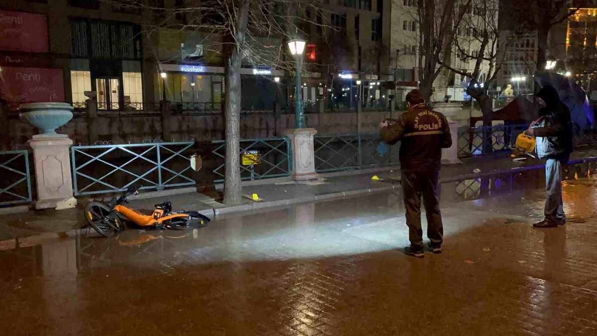Eskişehir\'de Bıçaklı Kavga: Bir Kişi Öldü, Bir Kişi Yaralandı