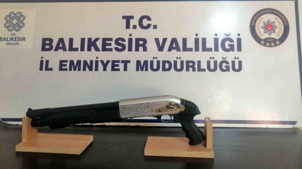 Edremit\'te yapılan uygulamada 11 kişi yakalandı