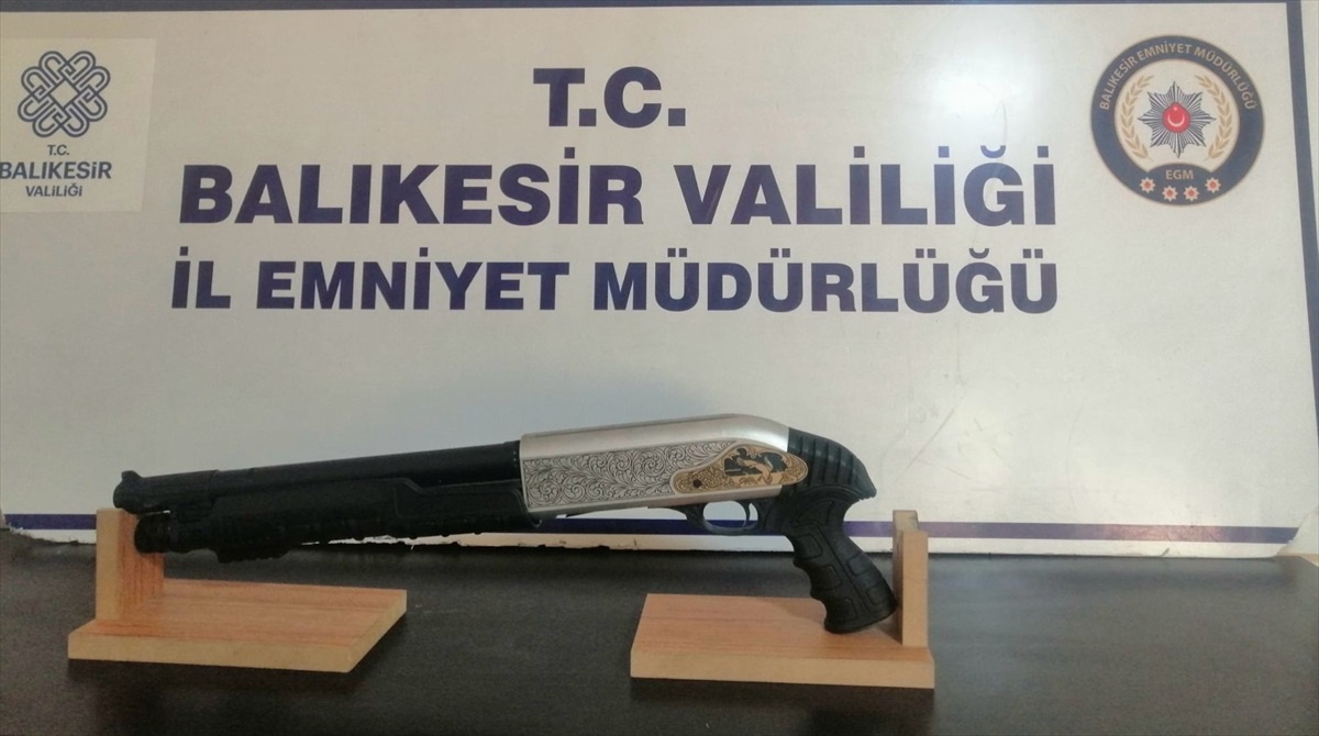 Edremit\'te yapılan uygulamada 11 aranan kişi yakalandı