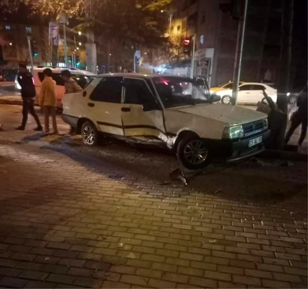 Elazığ\'da 3 aracın karıştığı zincirleme trafik kazasında bir kişi yaralandı