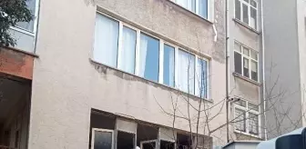 AVCILAR'da Emekli Öğretmenin Evinden 10 Kamyonet Çöp Çıktı