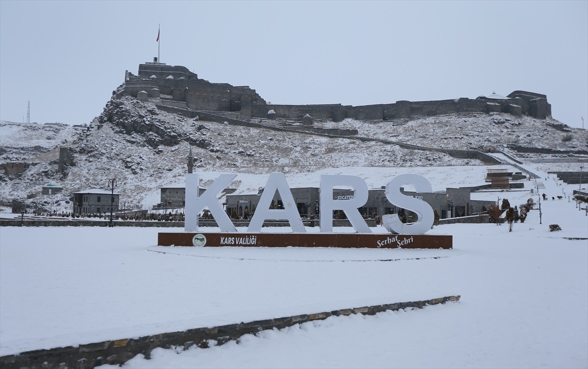 Erzurum, Ardahan ve Kars\'ta kar yağışı devam ediyor