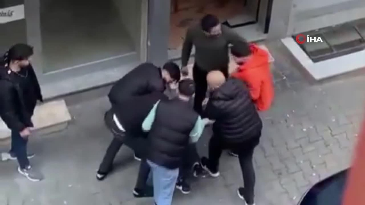 Esenyurt\'ta alacak verecek kavgasında havaya silahla ateş açıldı