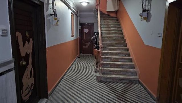 İstanbul'da Özbekistanlı kadınlara evde bıçaklı saldırı: 1 ölü, 1 yaralı İstanbul'da Özbekistanlı kadınlara evde bıçaklı saldırı: 1 ölü, 1 yaralı