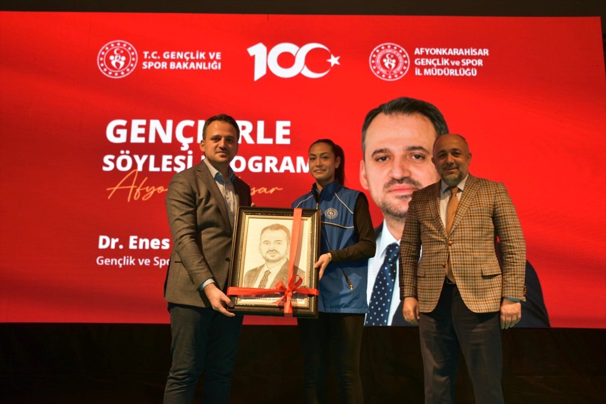 Gençlik ve Spor Bakan Yardımcısı Enes Eminoğlu, Afyonkarahisar\'da gençlerle söyleşide buluştu