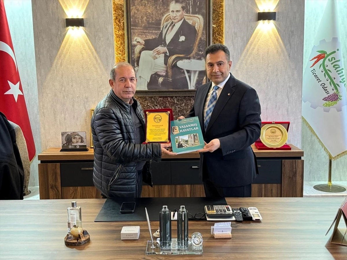 İslahiyet Ticaret Odası Başkanı Selahattin Türkmen\'e plaket takdim edildi