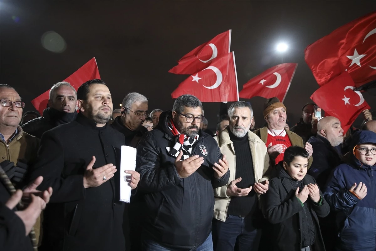 İstanbul\'da taksiciler şehitler için bir araya geldi