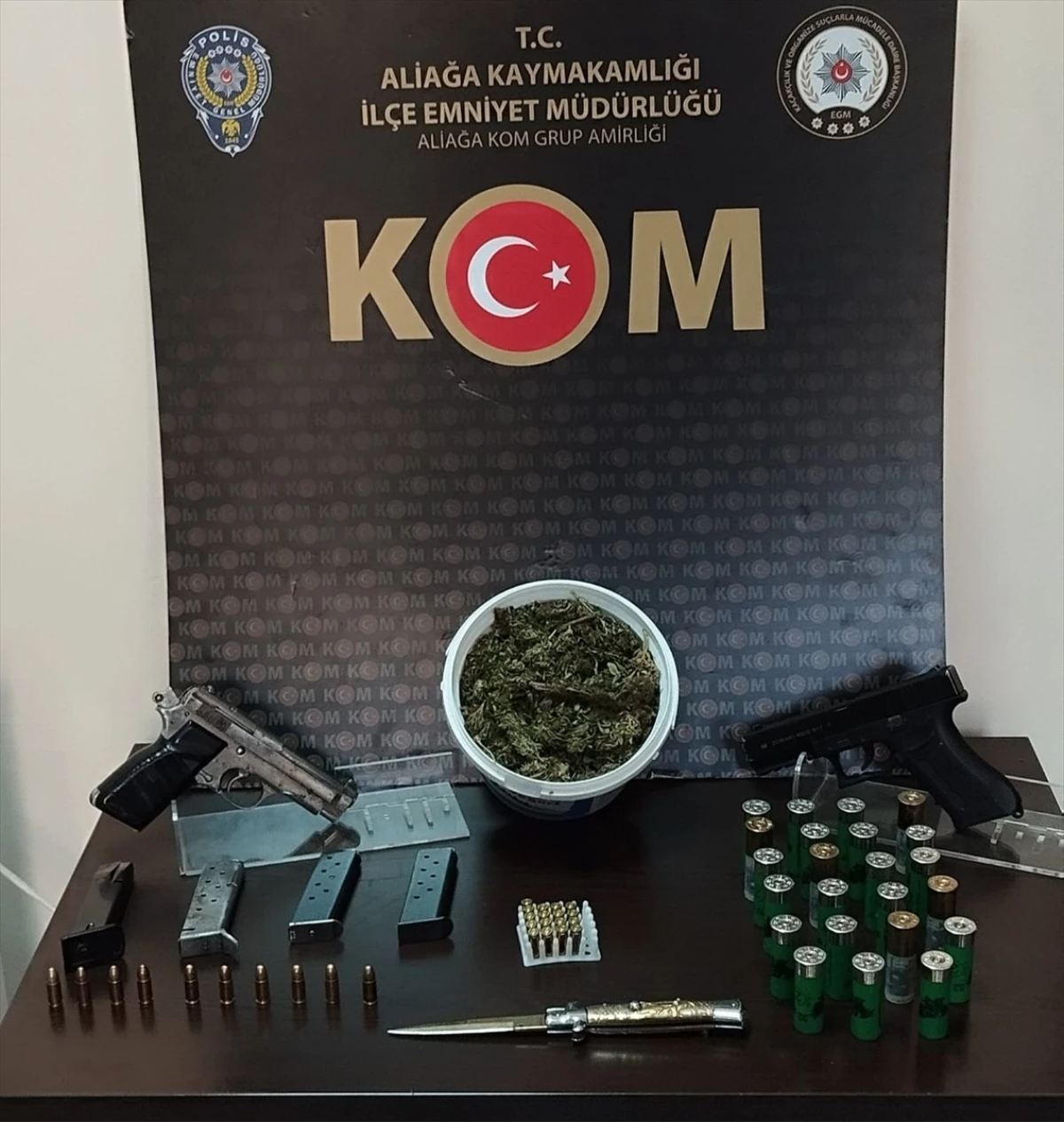 İzmir\'de silah kaçakçılığı yaptığı öne sürülen 8 şüpheli gözaltına alındı