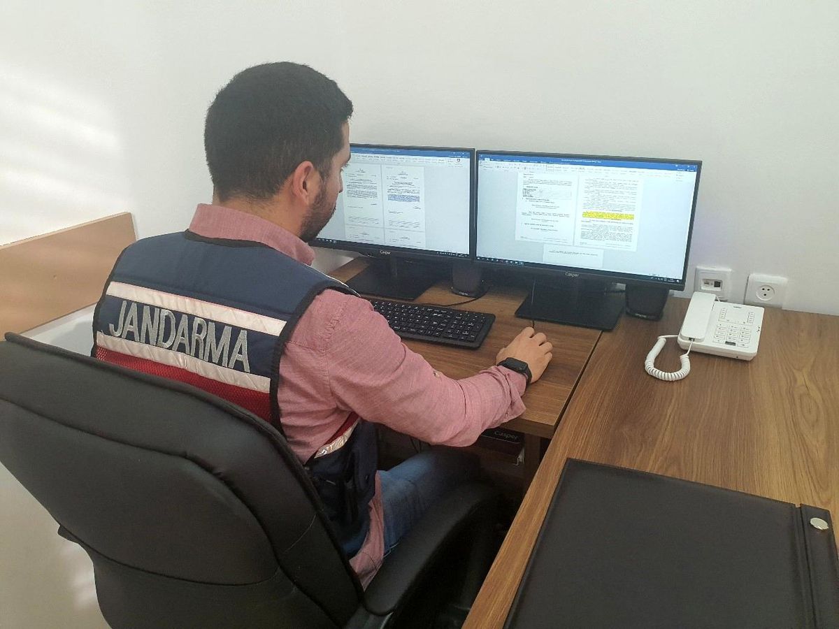 Burdur İl Jandarma Komutanlığı ekipleri firariyi yakaladı, 59 internet sitesine işlem yapıldı