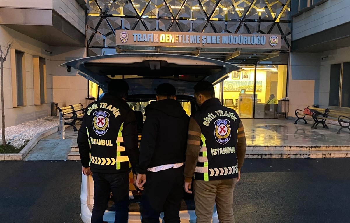 Kadıköy\'de drift yapan sürücünün ehliyeti iptal edildi