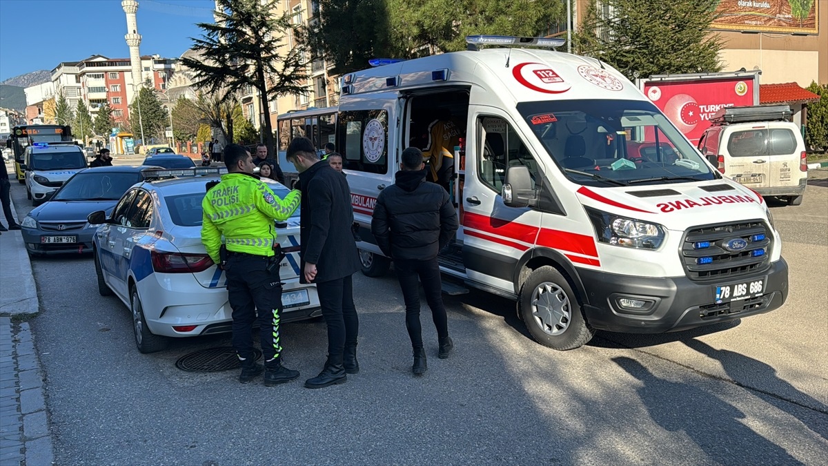 Karabük\'te iki otomobilin çarpışması sonucu 1 kişi yaralandı