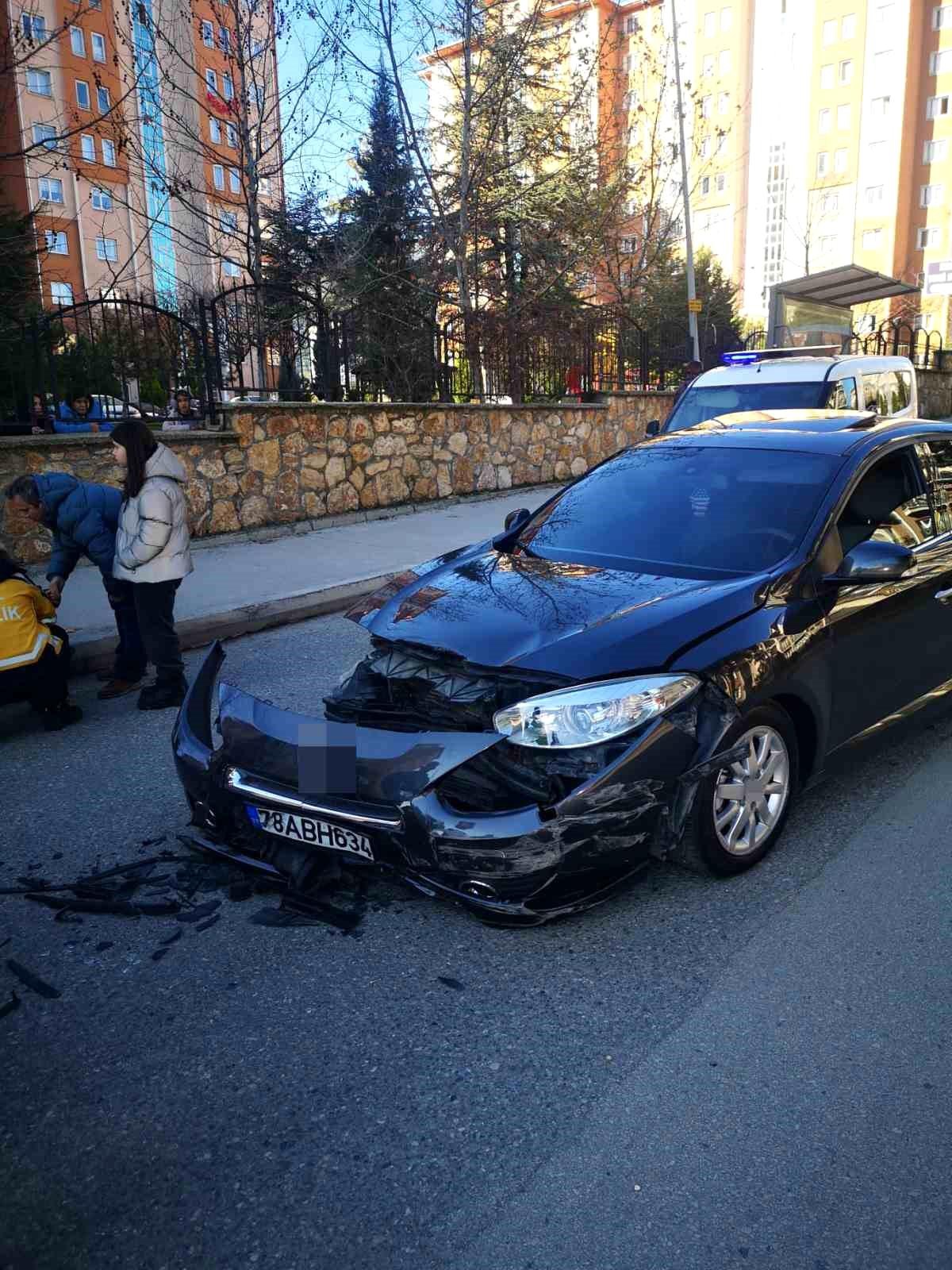 Karabük\'te iki otomobilin çarpışması sonucu 1 kişi yaralandı