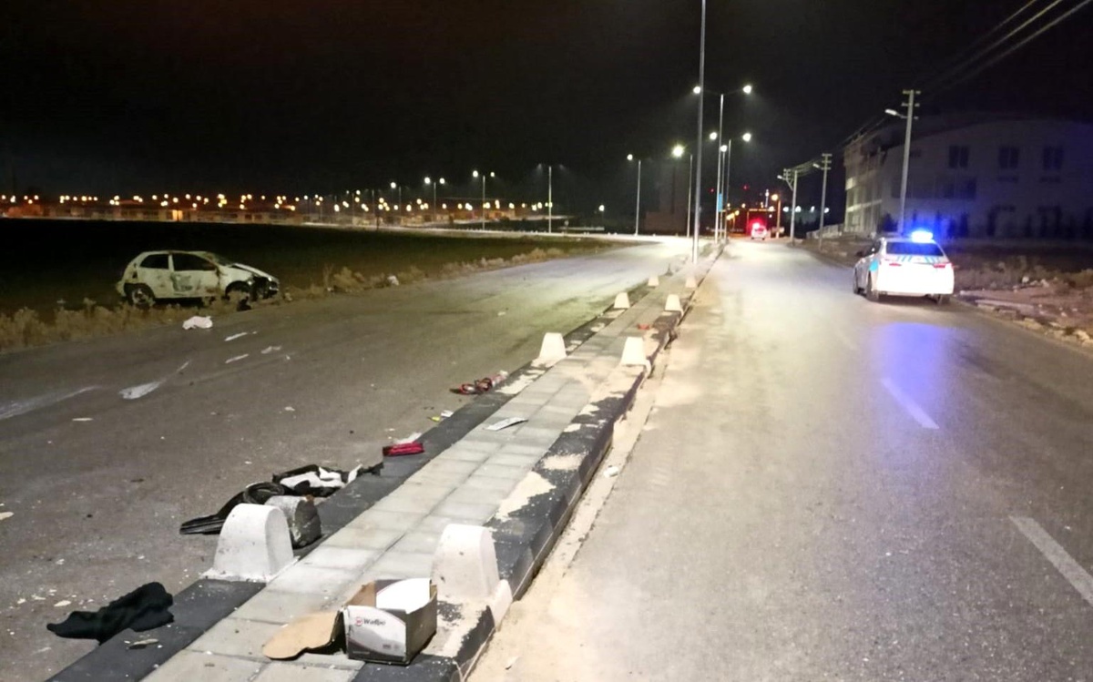 Karaman\'da kontrolden çıkan otomobil tarlaya takla attı, sürücü yaralandı