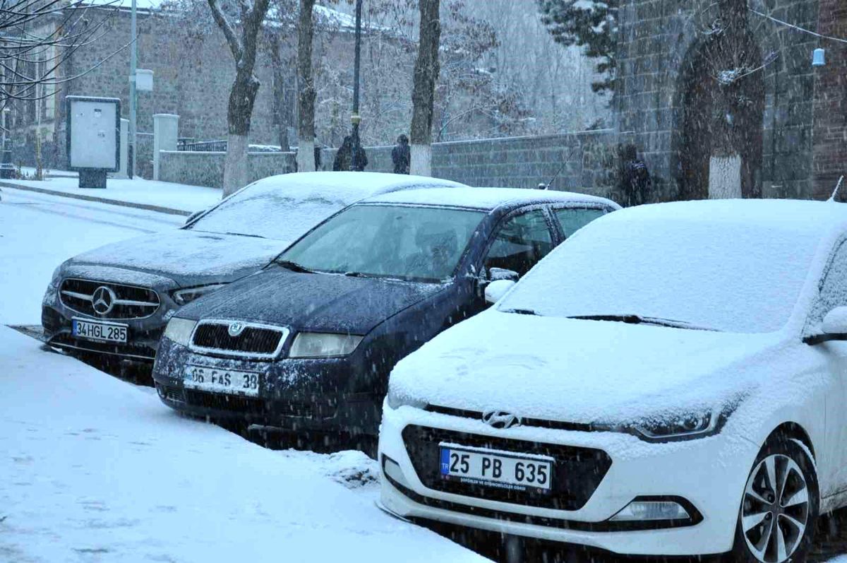 Kars\'ta Aralık Ayında 48 Bin 257 Araç Trafiğe Kaydedildi