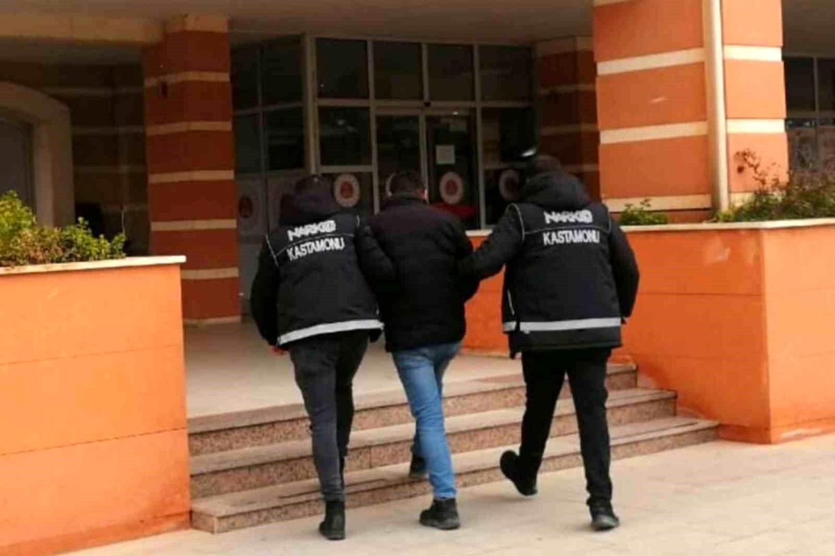Kastamonu\'da 4 Yıl 1 Ay Hapis Cezası ile Aranan Şahıs Yakalandı