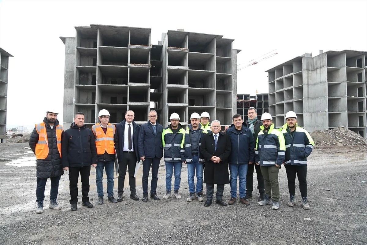 Kayseri Büyükşehir Belediye Başkanı Memduh Büyükkılıç, Oruçreis Kentsel Dönüşüm Projesi 2. etap inşaat çalışmalarını inceledi